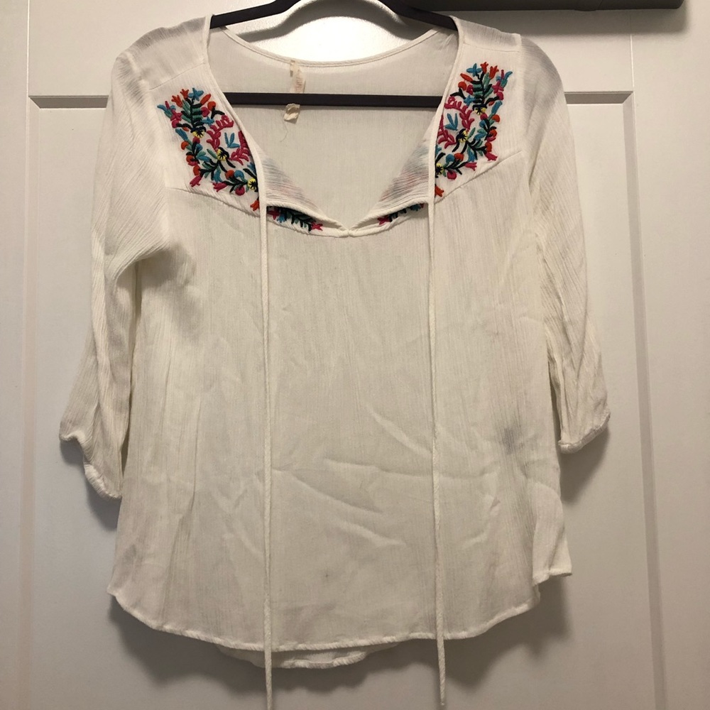 Light weight blouse with embroidery